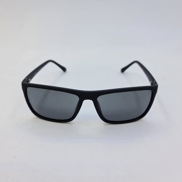 عکس از عینک آفتابی پولاریزه و ضدانعکاس با فریم مشکی برند اوگا مورل مدل 7902