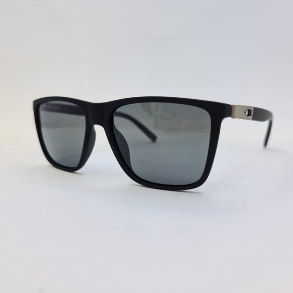 عکس از عینک آفتابی پلار و آنتی رفلکس با فریم مشکی و دسته فنری اوگا مدل 7905