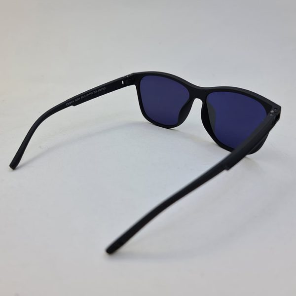 عکس از عینک آفتابی پلاریزه و آنتی رفلکس بر فریم مشکی و دسته نشکن برند اوگا مدل 9294