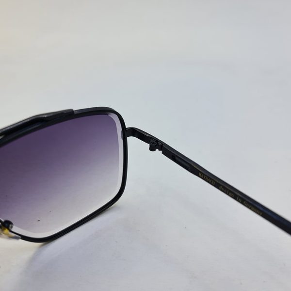 عکس از عینک آفتابی برند میباخ با فریم مشکی و مربعی شکل و عدسی دودی مدل o2001