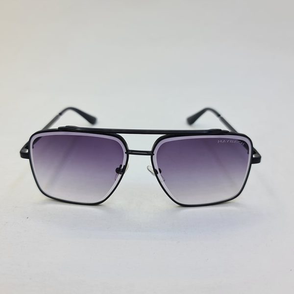 عکس از عینک آفتابی برند میباخ با فریم مشکی و مربعی شکل و عدسی دودی مدل o2001