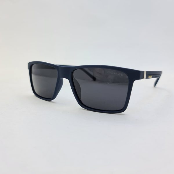 عکس از عینک آفتابی پلاریزه سورمه ای با فریم مستطیلی برند پلیس مدل 9474