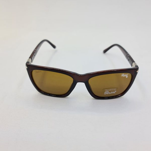 عکس از عینک آفتابی persol با فریم قهوه ای و لنز شیشه ای و دسته فنری مدل po3220