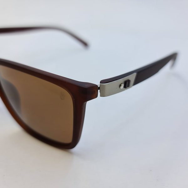 عکس از عینک آفتابی پلار و آنتی رفلکس با فریم قهوه ای و دسته فنری اوگا مدل 7905