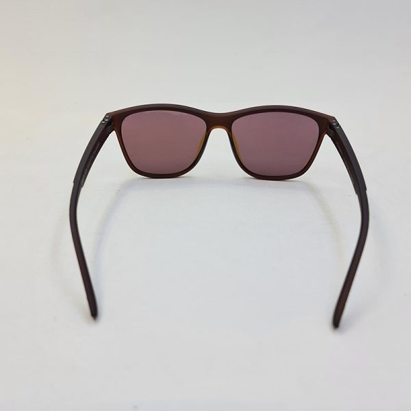 عکس از عینک آفتابی پلاریزه و آنتی رفلکس با فریم قهوه ای و دسته نشکن برند oga مدل 9294