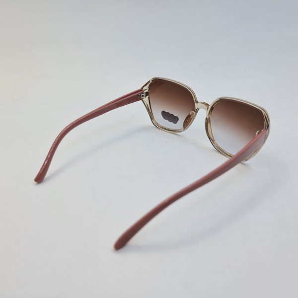 عکس از عینک آفتابی بچه گانه با فریم قهوه ای، دسته کالباسی و لنز قهوه ای مدل 3091