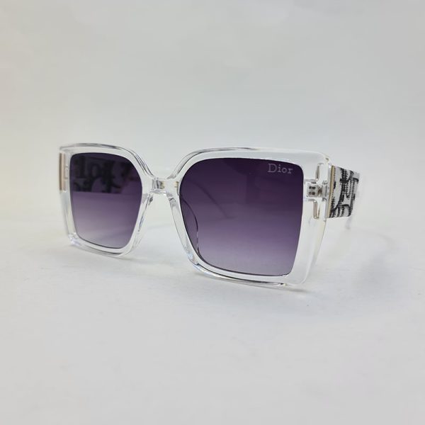 عکس از عینک آفتابی دیور با دسته طرح دار و فریم بی رنگ و شفاف مدل 6818