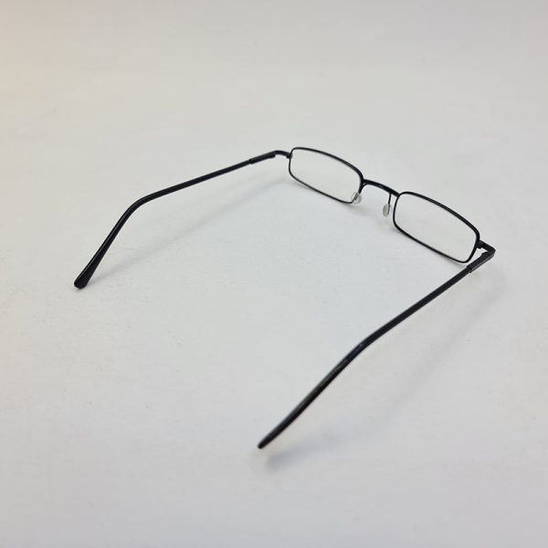 عکس از عینک مطالعه با نمره چشم 1. 25 و طرح خودکاری و قاب مشکی و زرد