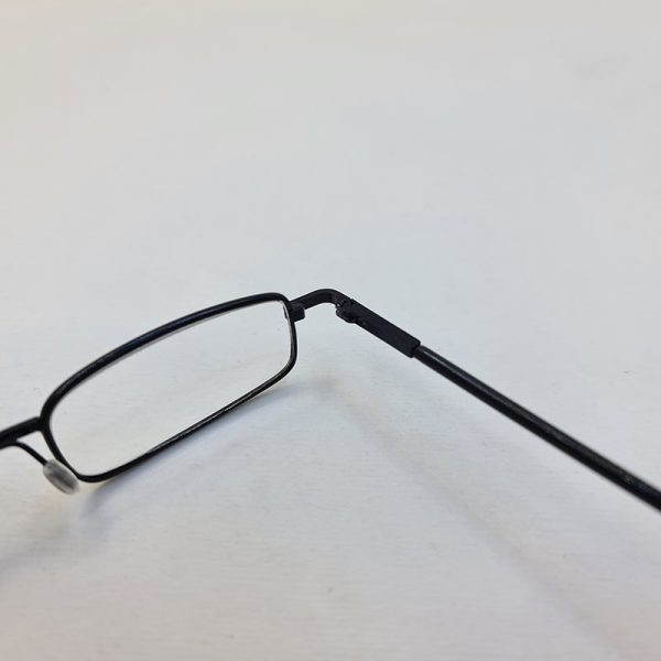 عکس از عینک مطالعه با نمره چشم 1. 75 و طرح خودکاری و قاب مشکی و زرد