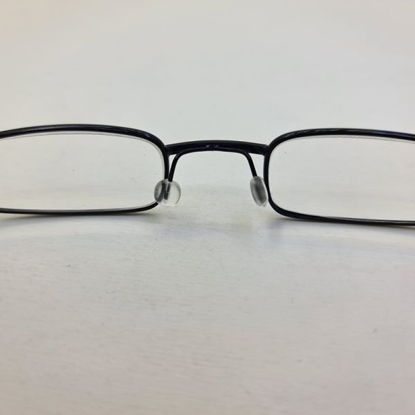 عکس از عینک مطالعه با نمره چشم 4. 00 و طرح خودکاری و قاب مشکی و زرد