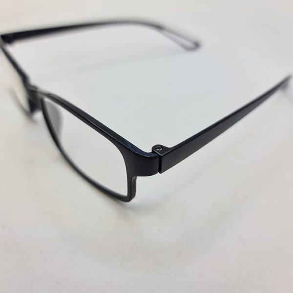 عکس از عینک مطالعه با نمره +1. 25 با فریم مشکی، نشکن و بسیار انعطاف پذیر مدل 51