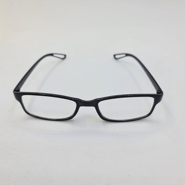 عکس از عینک مطالعه با نمره +1. 50 با فریم مشکی، نشکن و بسیار انعطاف پذیر مدل 51