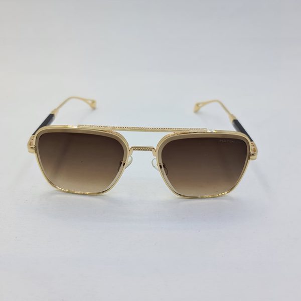 عکس از عینک آفتابی میباخ با فریم طلایی رنگ و عدسی قهوه ای سایه روشن مدل m011