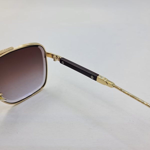 عکس از عینک آفتابی میباخ با فریم طلایی رنگ و عدسی قهوه ای بلوطی مدل m011