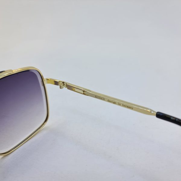 عکس از عینک افتابی میباخ با فریم طلایی رنگ و عدسی دودی سایه روشن مدل o2001