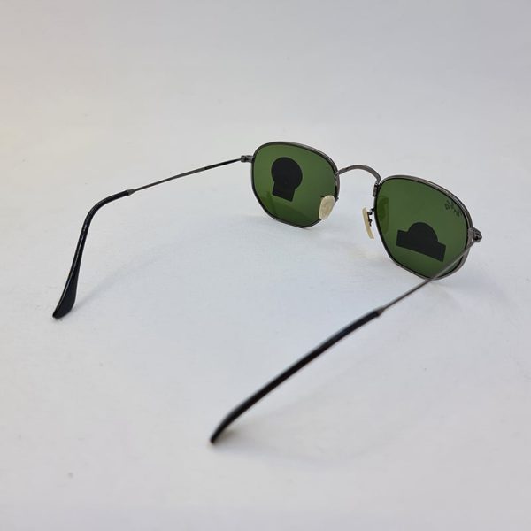 عکس از عینک آفتابی ریبن با فریم نوک مدادی و لنز سنگ سبز رنگ مدل 3548