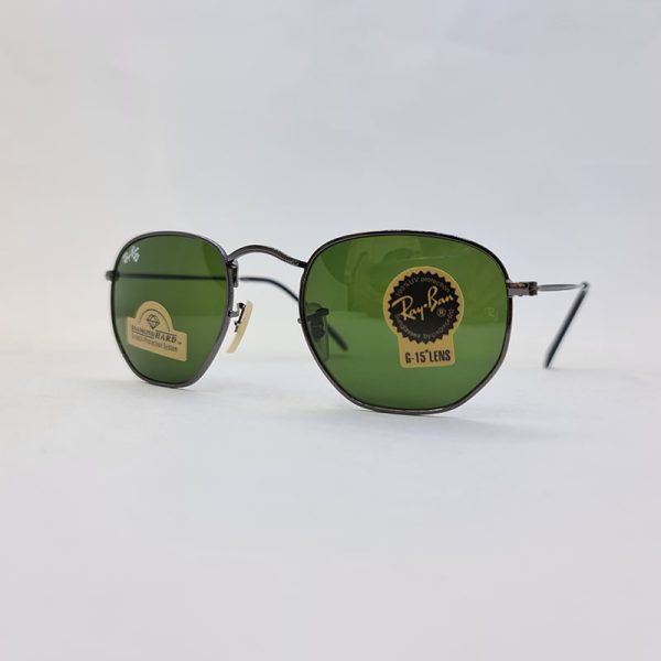 عکس از عینک آفتابی ریبن با فریم نوک مدادی و لنز سنگ سبز رنگ مدل 3548