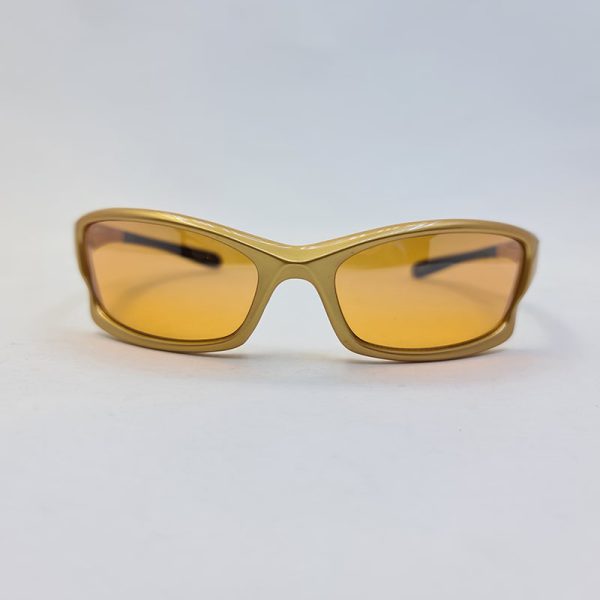 عکس از عینک آفتابی ورزشی با فریم و لنز نارنجی رنگ و دسته مشکی مدل sample110