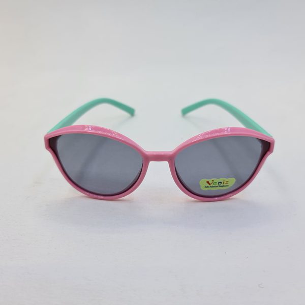 عکس از عینک آفتابی گربه ای پلاریزه بچگانه با فریم صورتی رنگ و دسته سبز مدل tr6005