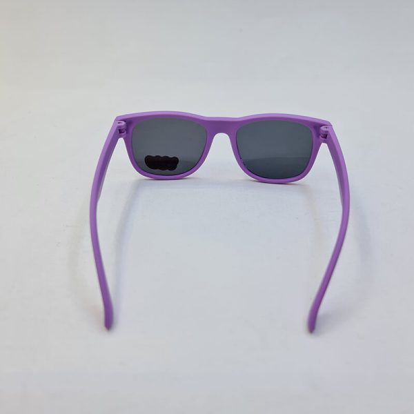 عکس از عینک آفتابی پلاریزه بچگانه با فریم بنفش رنگ و ژله ای و لنز دودی مدل 8809