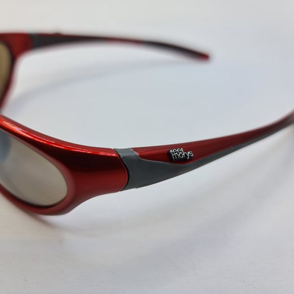 عکس از عینک آفتابی ورزشی با فریم قرمز و عدسی قهوه ای رنگ مدل ms036
