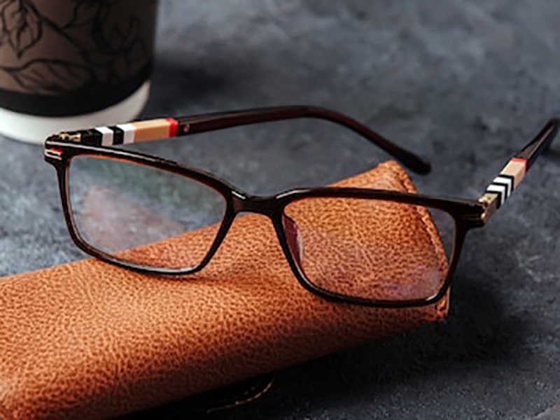 5 ترفند ساده برای از بین بردن خط و خش لنز عینک