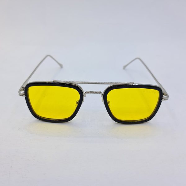 عکس از عینک دید در شب با عدسی زرد و فریم نقره ای رنگ برند پلیس مدل 58157