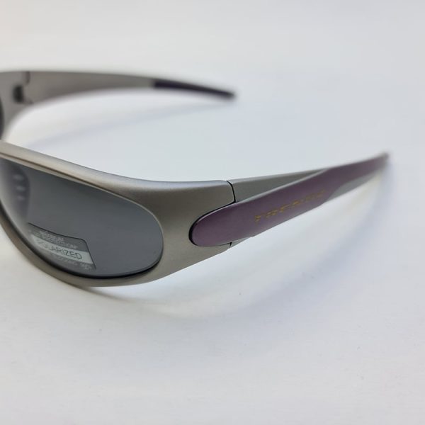 عکس از عینک آفتابی ورزشی پلاریزه با فریم نقره ای و بنفش مدل tz022