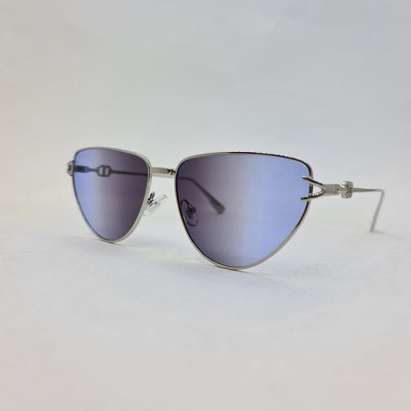 عکس از عینک آفتابی با فریم مثلثی نقره ای برند دیتای و لنز آبی و دودی مدل 7641