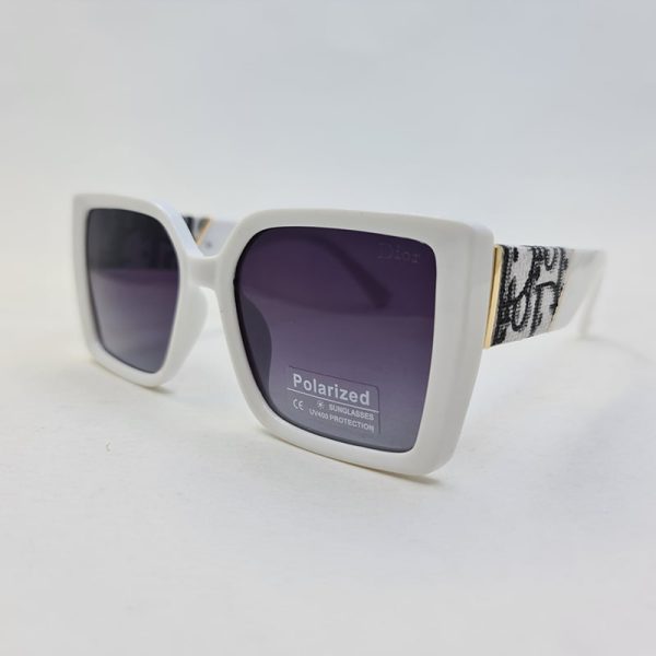 عکس از عینک آفتابی پلاریزه دیور با دسته طرح دار و فریم سفید رنگ مدل p6818