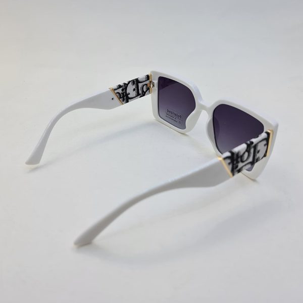 عکس از عینک آفتابی پلاریزه دیور با دسته طرح دار و فریم سفید رنگ مدل p6818