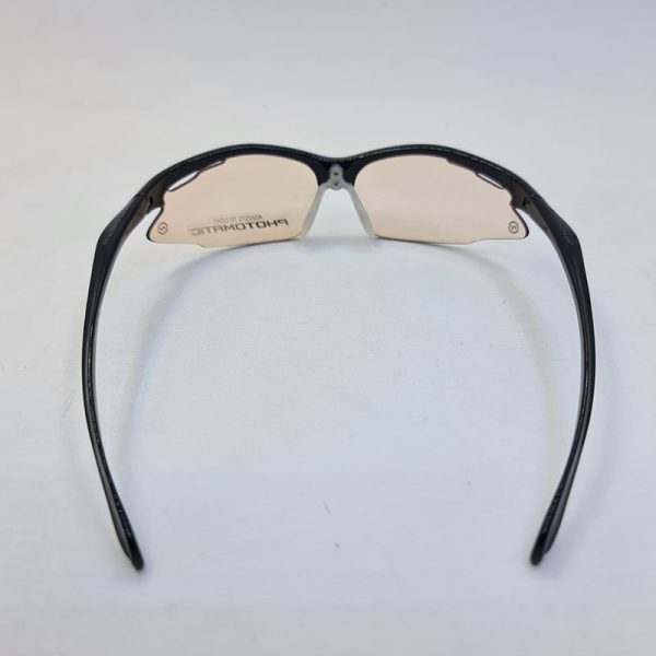 عکس از عینک ورزشی نیم فریم با عدسی قهوه ای و فتوکرومیک و فریم مشکی مدل ph13