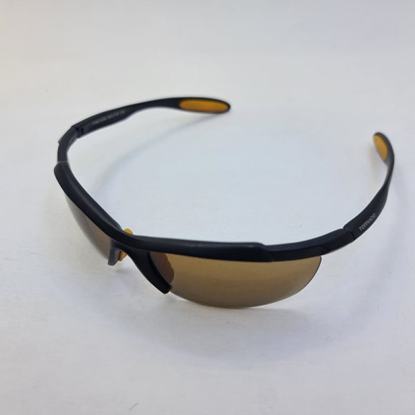 عکس از عینک ورزشی نیم فریم با فریم مشکی و عدسی قهوه ای tornado مدل tp801050