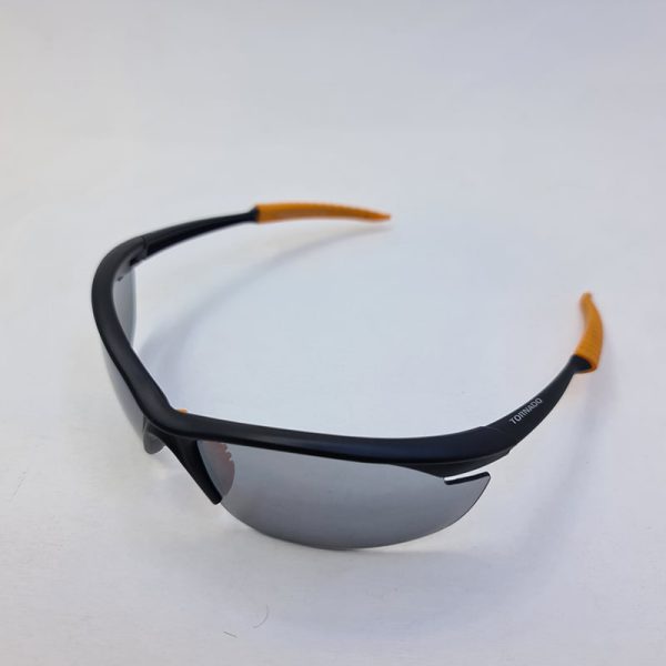 عکس از عینک افتابی ورزشی نیم فریم با فریم مشکی و لنز دودی ترنادو مدل tp506949