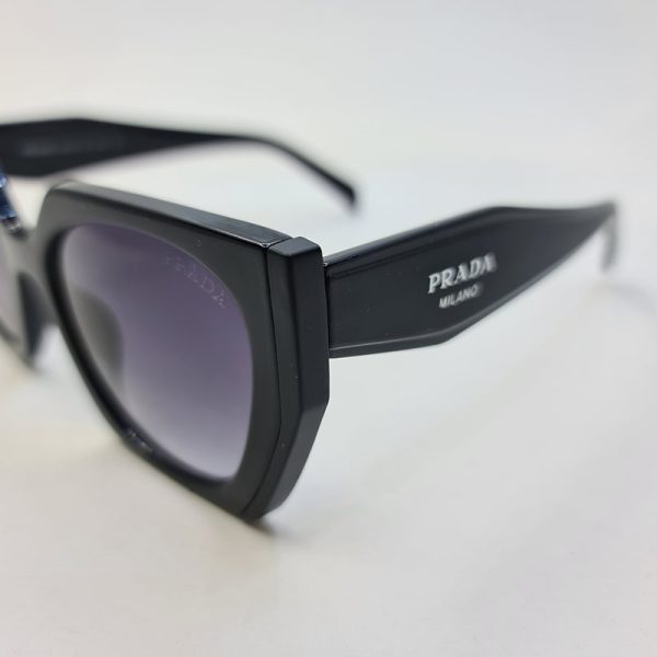 عکس از عینک آفتابی پرادا با فریم تمام مشکی رنگ و عدسی سایه روشن مدل 2194