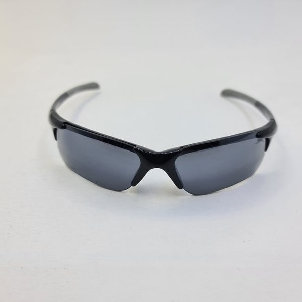 عکس از عینک ورزشی نیم فریم با قاب مشکی رنگ و دسته طوسی مدل 1070