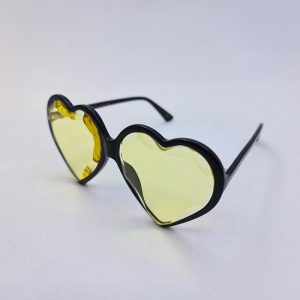 عکس از عینک دید در شب با فریم مشکی رنگ و قلبی و عدسی زرد برند گوچی مدل GG0360S