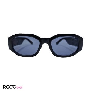 عکس از عینک آفتابی versace با فریم مستطیلی و مشکی رنگ و لنز دودی مدل 21008