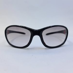 عکس از عینک ورزشی با فریم مشکی و قرمز رنگ و عدسی دودی مدل TP506819