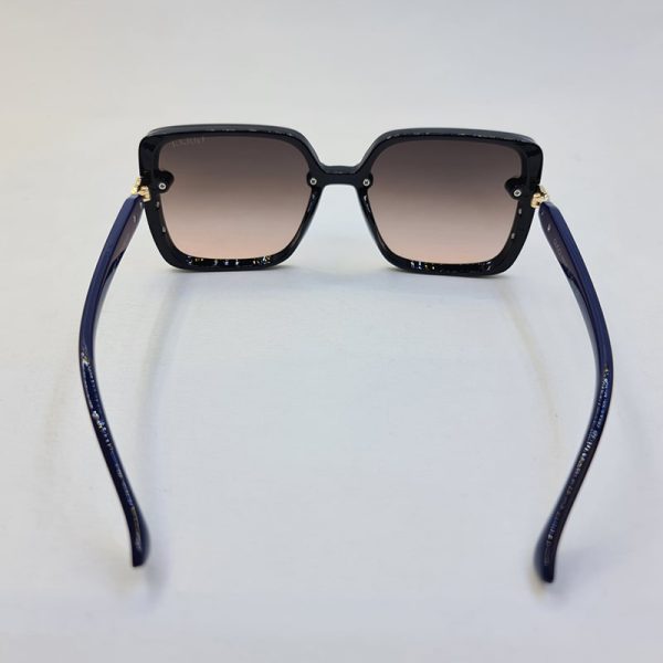 عکس از عینک آفتابی با فریم مشکی رنگ و دسته آبی و عدسی قهوه ای برند گوچی مدل 6031