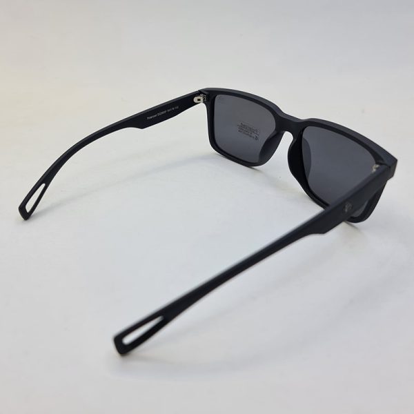 عکس از عینک آفتابی پلار با فریم مربعی و مشکی رنگ مات برند میباخ مدل d22809p