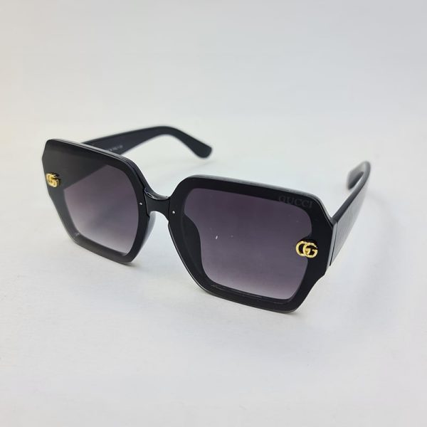 عکس از عینک آفتابی گوچی با فریم مشکی رنگ و لنز دودی سایه روشن مدل 3340