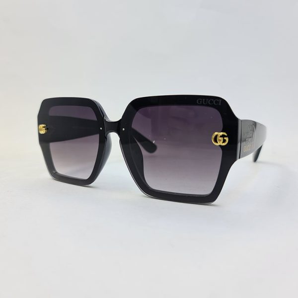 عکس از عینک آفتابی گوچی با فریم مشکی رنگ و لنز دودی سایه روشن مدل 3340