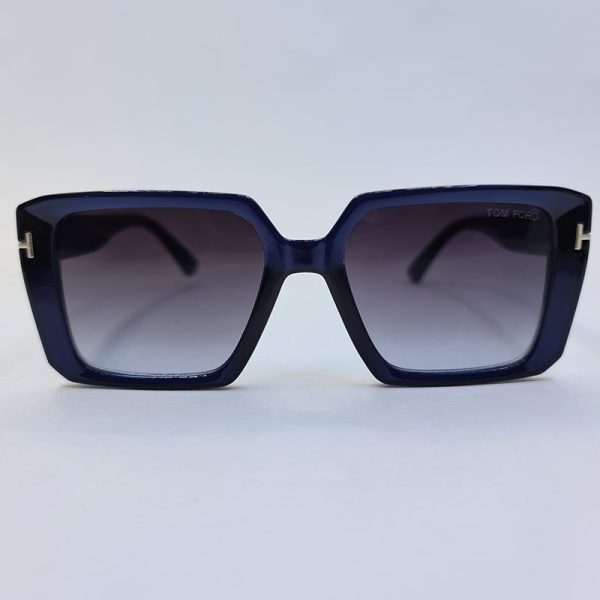 عکس از عینک آفتابی tom ford با فریم سورمه ای و مربعی شکل و عدسی تیره مدل 7276