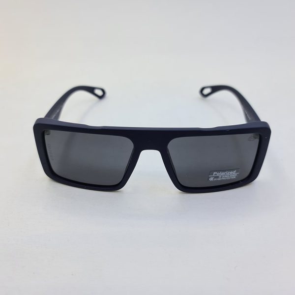 عکس از عینک آفتابی پلاریزه با فریم مستطیلی و سورمه ای رنگ مات برند میباخ مدل d22810p