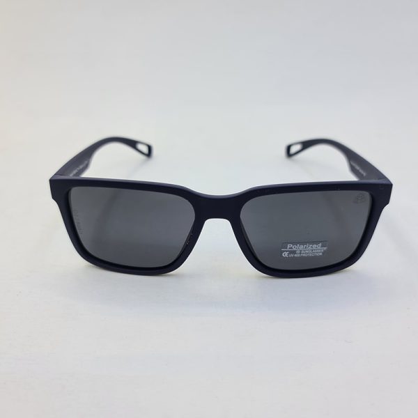 عکس از عینک آفتابی پلارایزد با فریم مربعی و سورمه ای رنگ برند maybach مدل d22809p