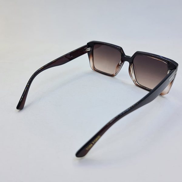 عکس از عینک آفتابی تام فورد با فریم قهوه ای و مربعی شکل و عدسی قهوه ای مدل 7276