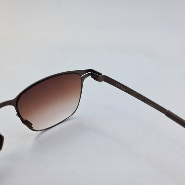 عکس از عینک آفتابی ایس برلین مربعی شکل و قهوه ای رنگ و عدسی سایه روشن مدل ps18008