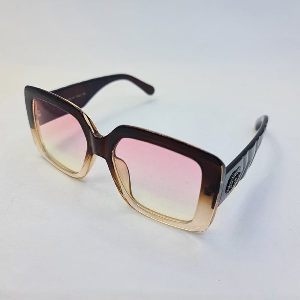 عکس از عینک آفتابی برند گوچی سایز بزرگ قهوه ای رنگ و دسته پهن و لنز صورتی مدل 9085