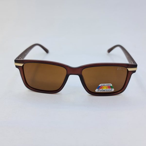 عکس از عینک آفتابی پلار دیور با فریم قهوه ای مات و دسته طرح چوبی مدل 4012